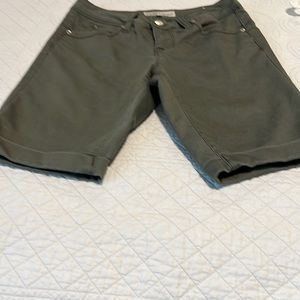 Ladies Bermuda shorts size for